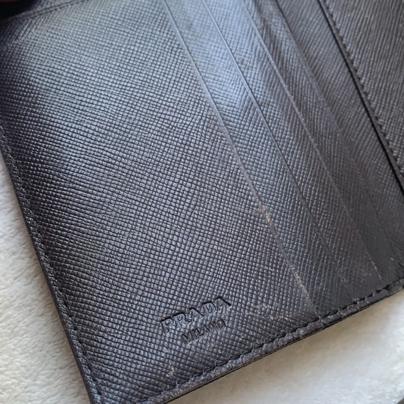 Lot of two Prada wallets. One with COA trifold and the other dark brown - Picture 4 of 13